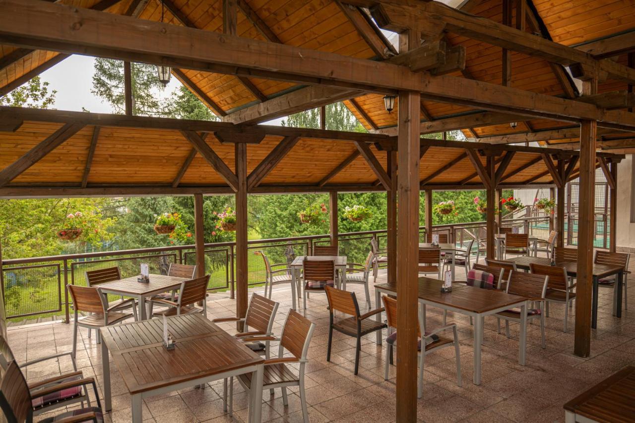 Hotel Preveza Spišská Nová Ves エクステリア 写真