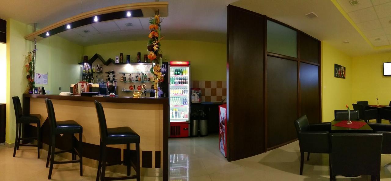 Hotel Preveza Spišská Nová Ves エクステリア 写真